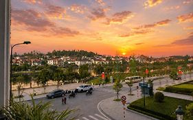Khách sạn Huyền Thoại